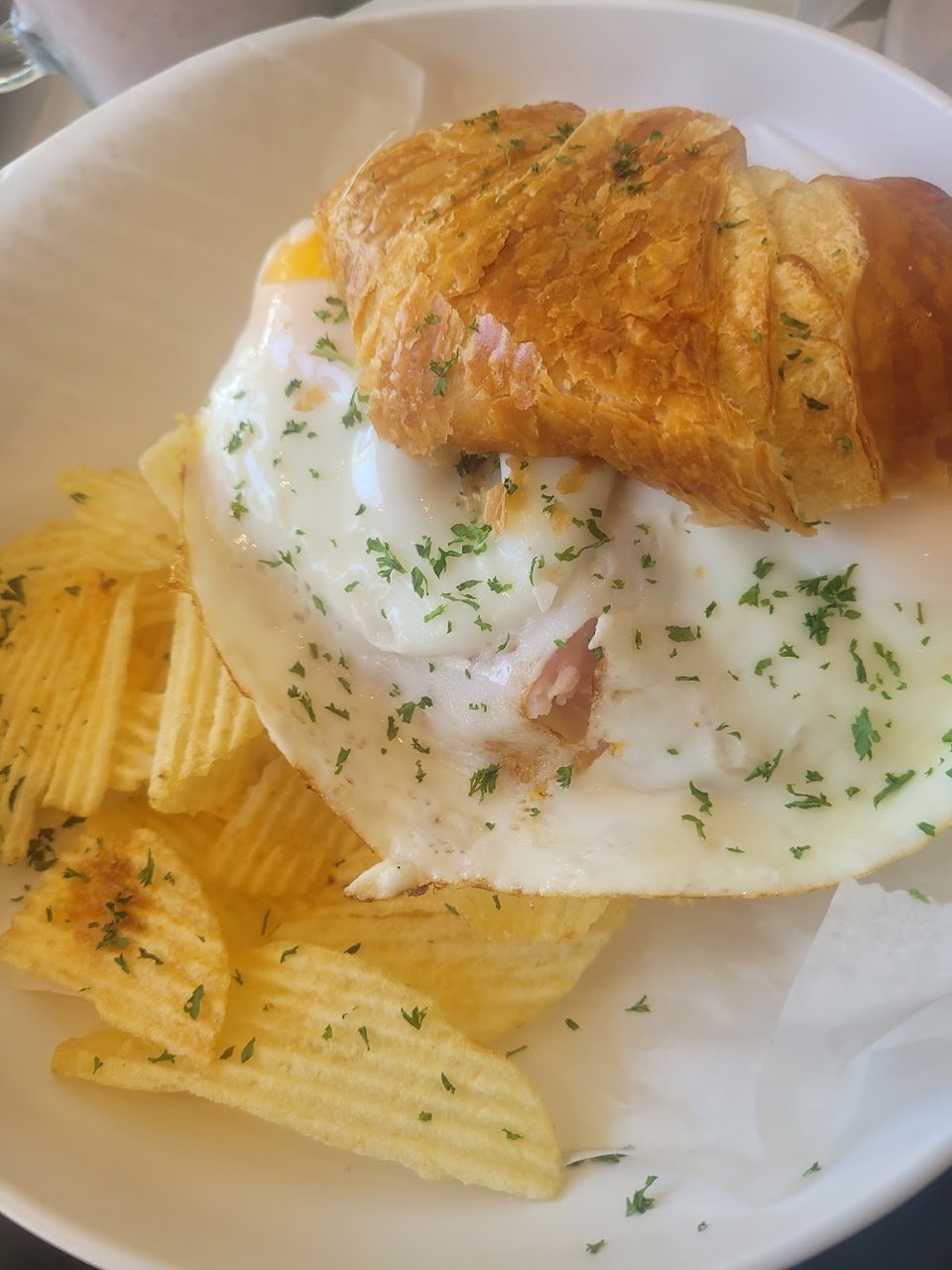 Croissant Benedict
